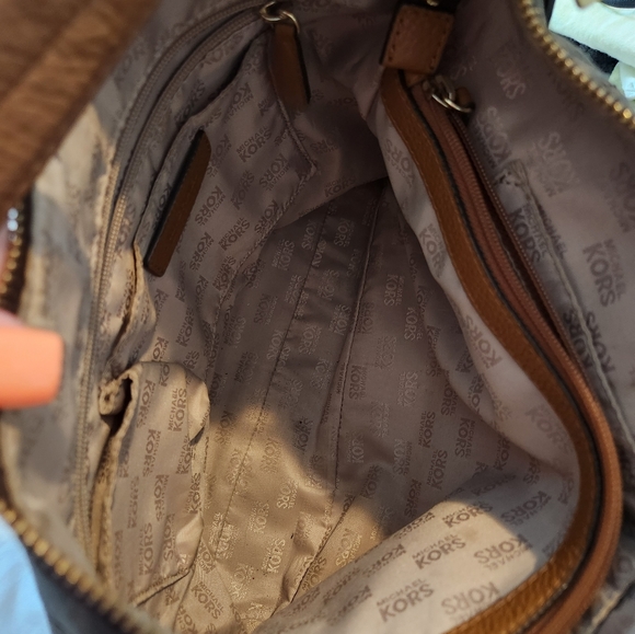 Michael Kors Signature Bag - Picture 4 of 4